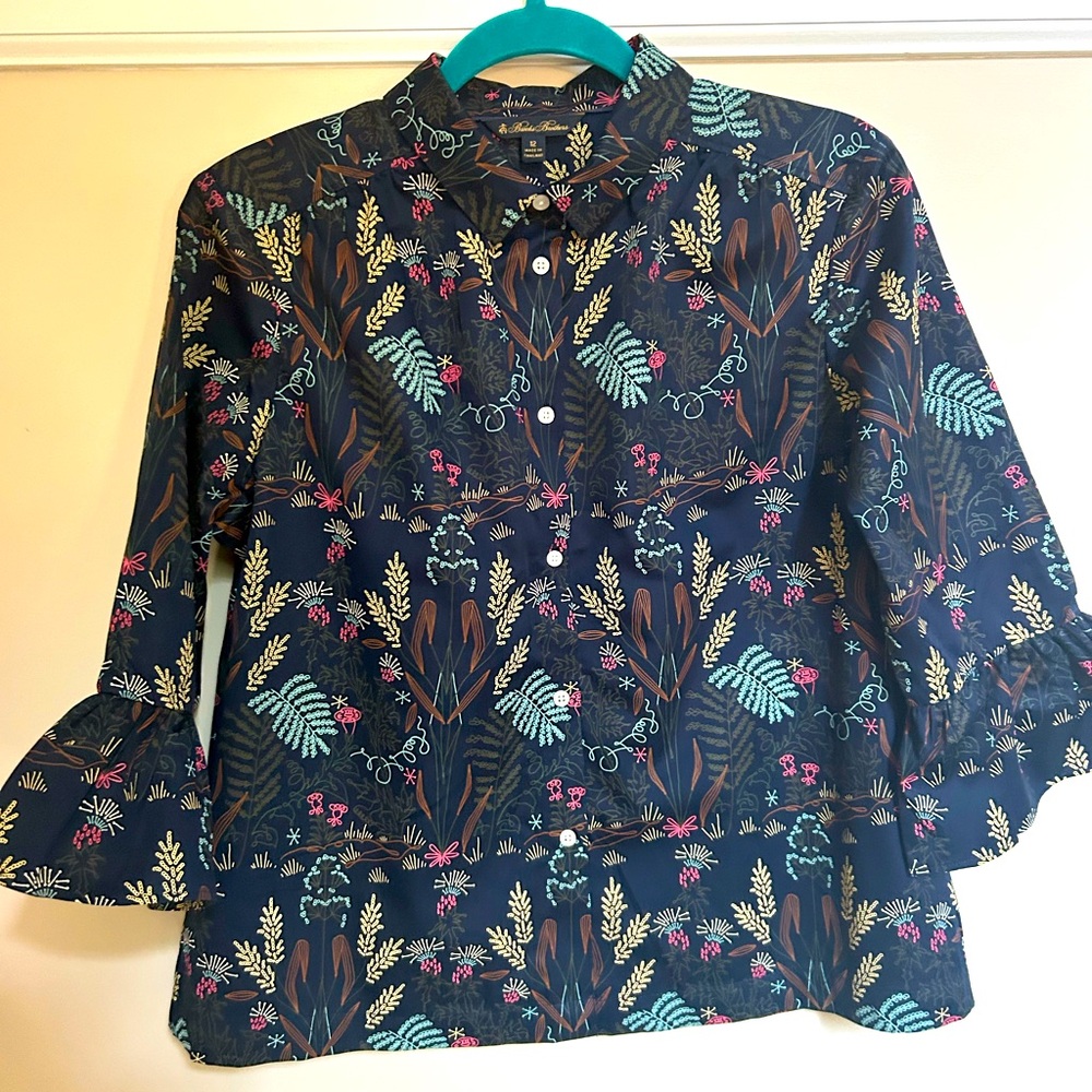 Cute cotton shirt by Brooks Brothers in size 12. Excellent condition